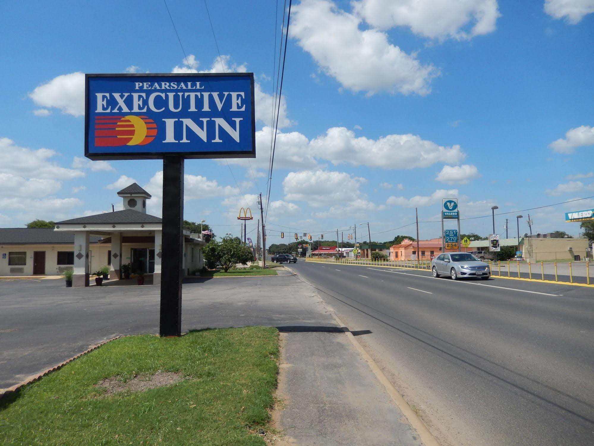 Executive Inn Pearsall Exteriör bild